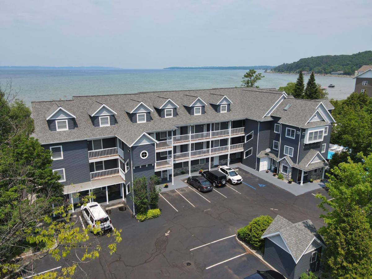 103 North Shore Inn Traverse City Exterior photo